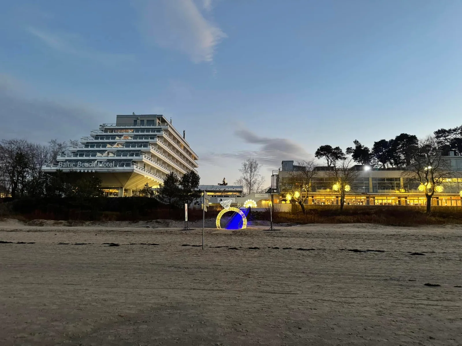 Baltic Beach Hotel sett fra stranden i Jurmala
