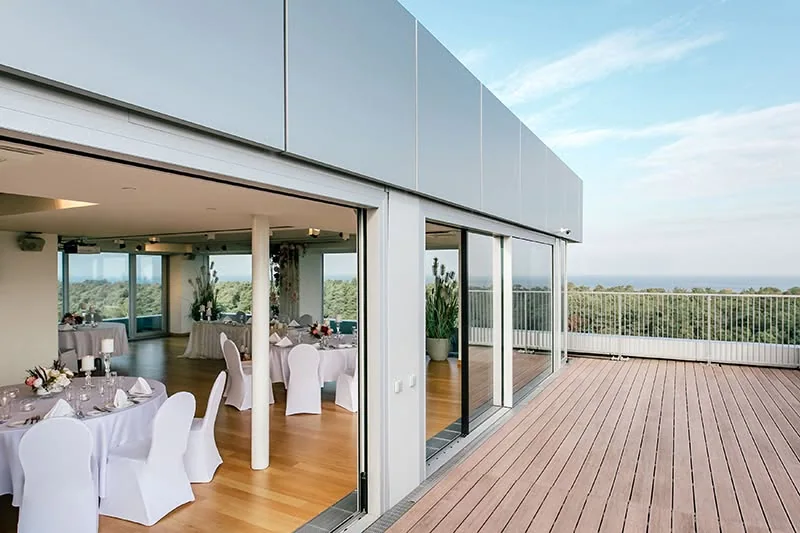 Selskapslokale og terrasse på Semarah Hotel Lielupe i Jurmala