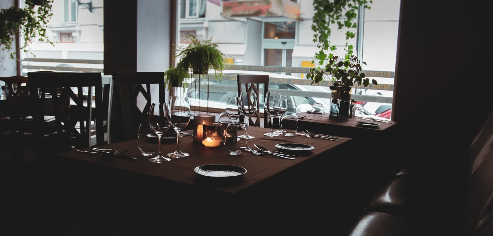 Oppdekket spiseområde på B Bārs restaurant i Riga