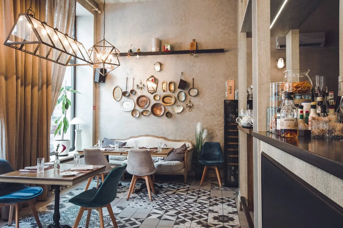 Interiøret på Entresol Restaurant i Riga
