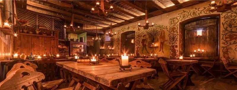 Middelalderrestauranten Olde Hansa for gruppemiddag i Tallinn