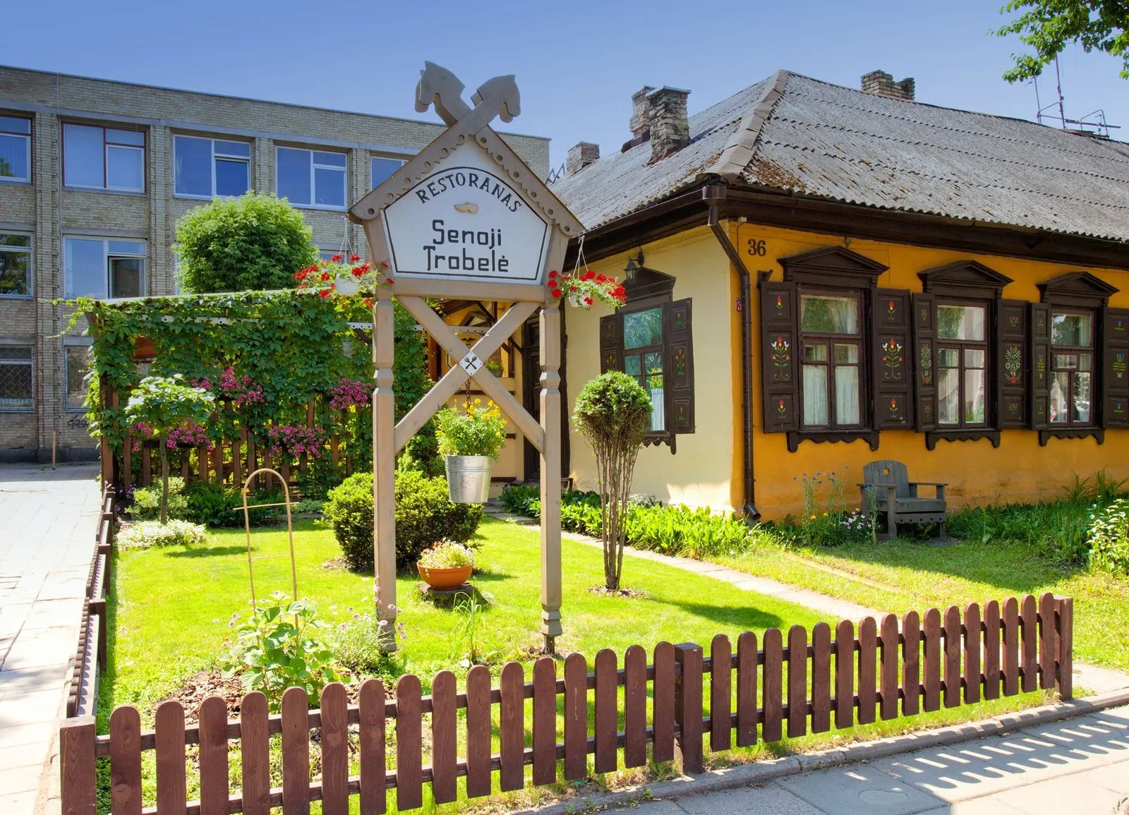 Senoji Trobele som tradisjonell grupperestaurant på firmatur i Vilnius